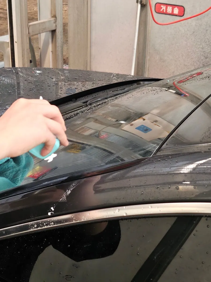 Rinsing car glass after using oil film remover