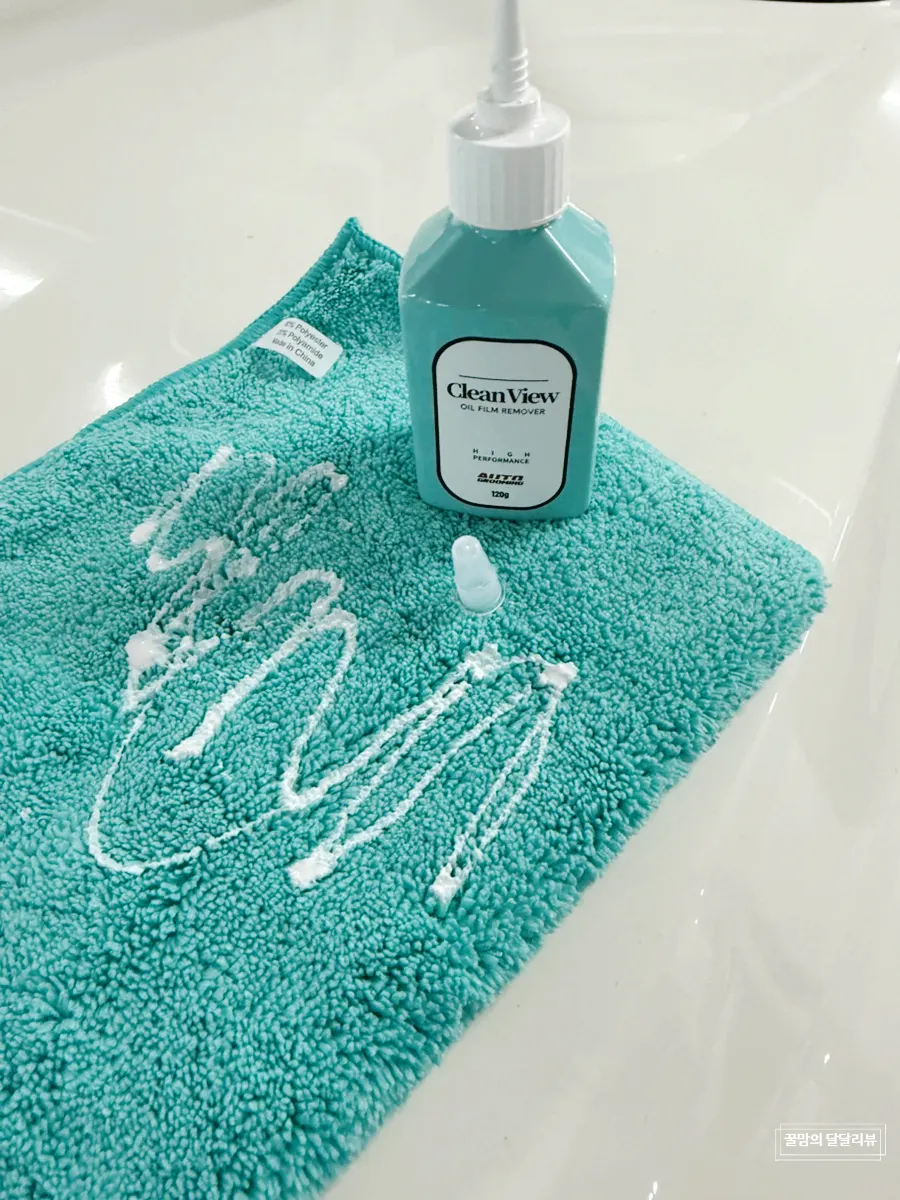 Rubbing car glass with the dedicated towel