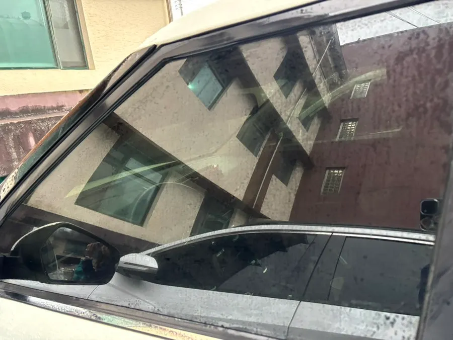 Windshield after film removal with CLEAN VIEW
