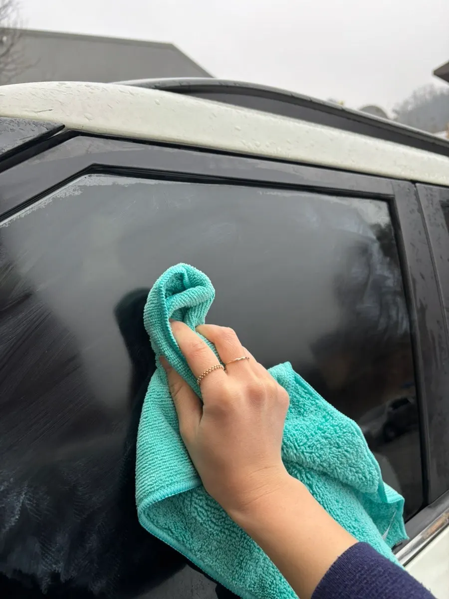 Rinsing car glass after film removal