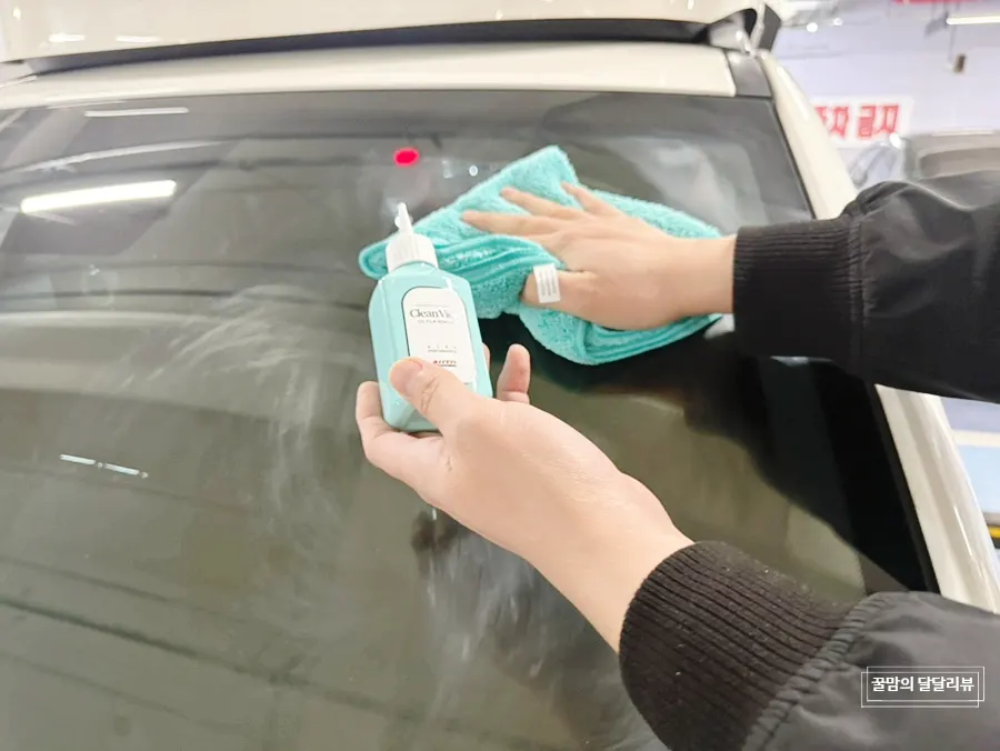 Car glass rinsed with clean water after oil film removal
