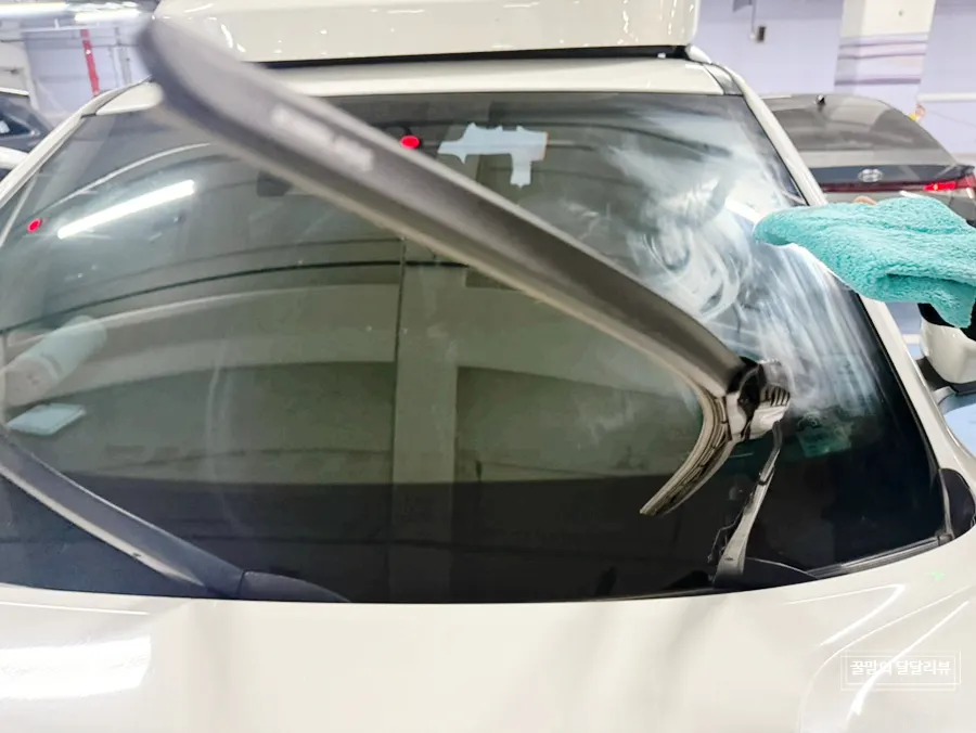 Glass condition after rinsing away Clean View solution with water