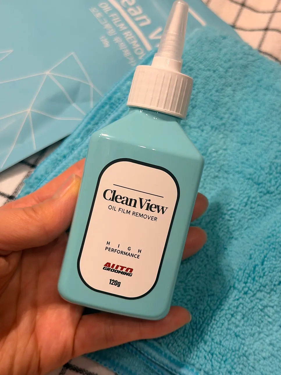 Clean View oil-film remover in mint-colored packaging