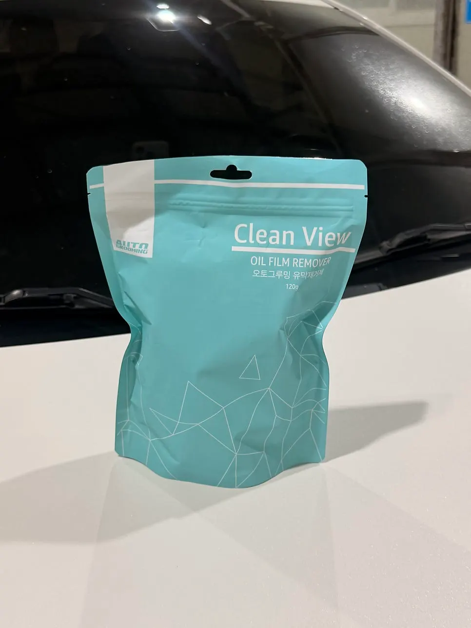 Clean View oil-film remover and dedicated towel included together