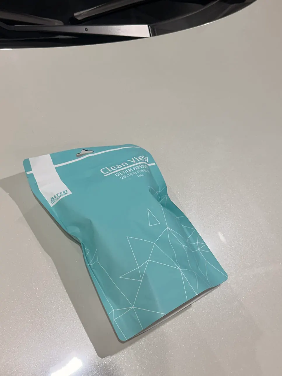 Product and towel set used for oil-film removal
