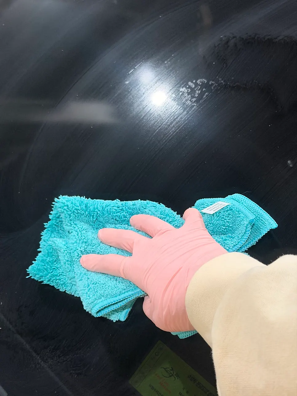 Preparing for glass care with Clean View and its dedicated towel