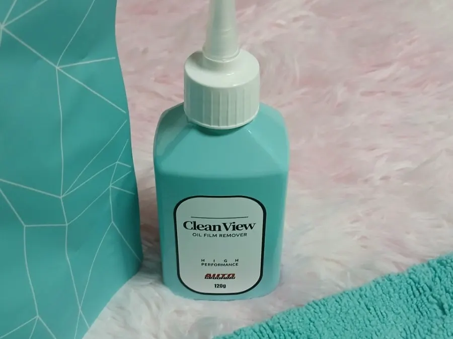 Oil film remover and towel set for glass care