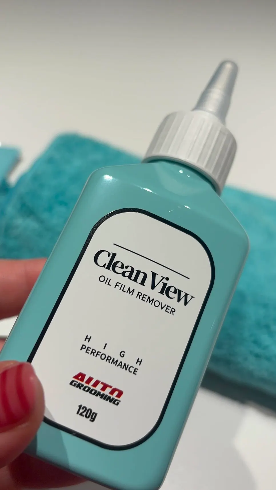 Liquid oil-film removal product used on car glass
