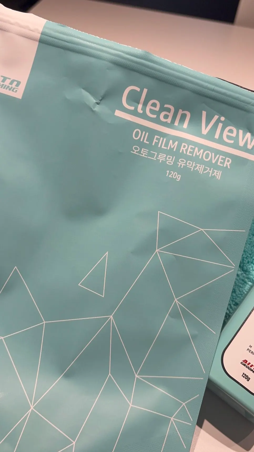Vehicle glass checked after using oil-film remover