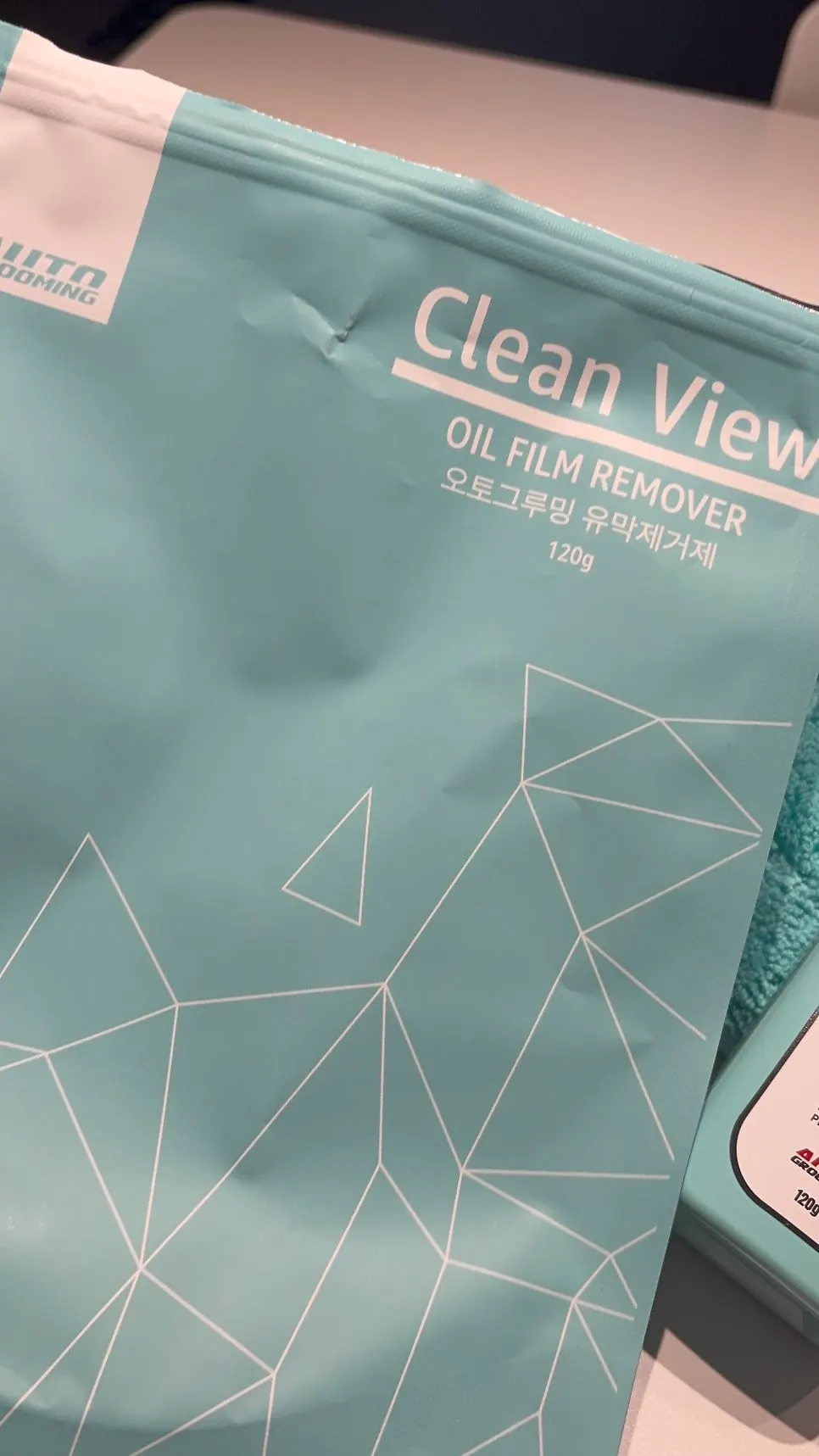 Condition of vehicle glass after oil-film removal
