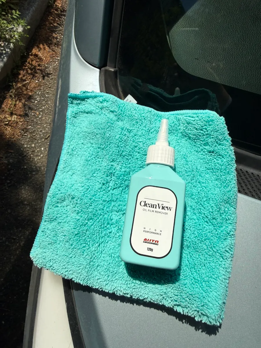AutoGrooming Clean View prepared for removing car glass film