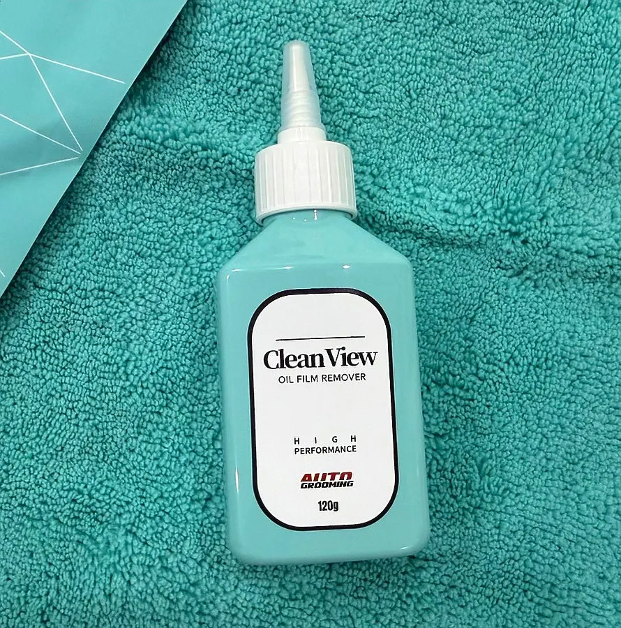 Soft dedicated towel for removing oil film from car windows