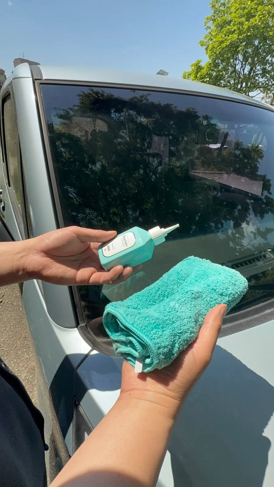 Clean View product and dedicated towel for washing a car