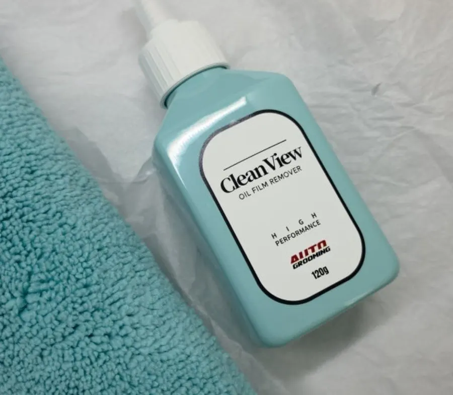 Car glass care using Clean View oil film remover