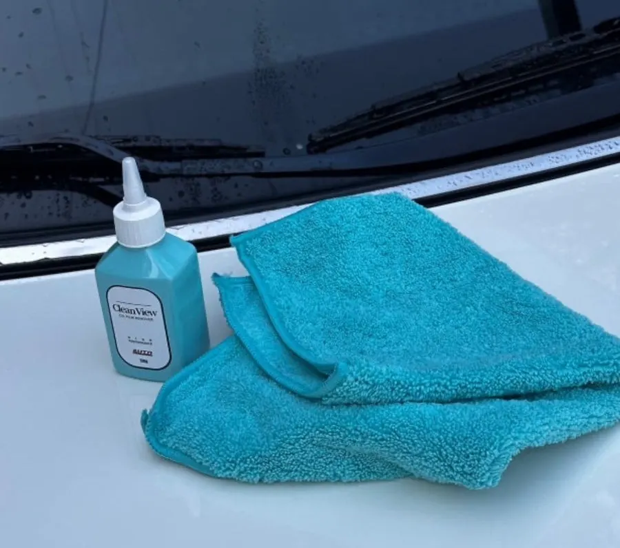 Car glass care using Clean View oil film remover