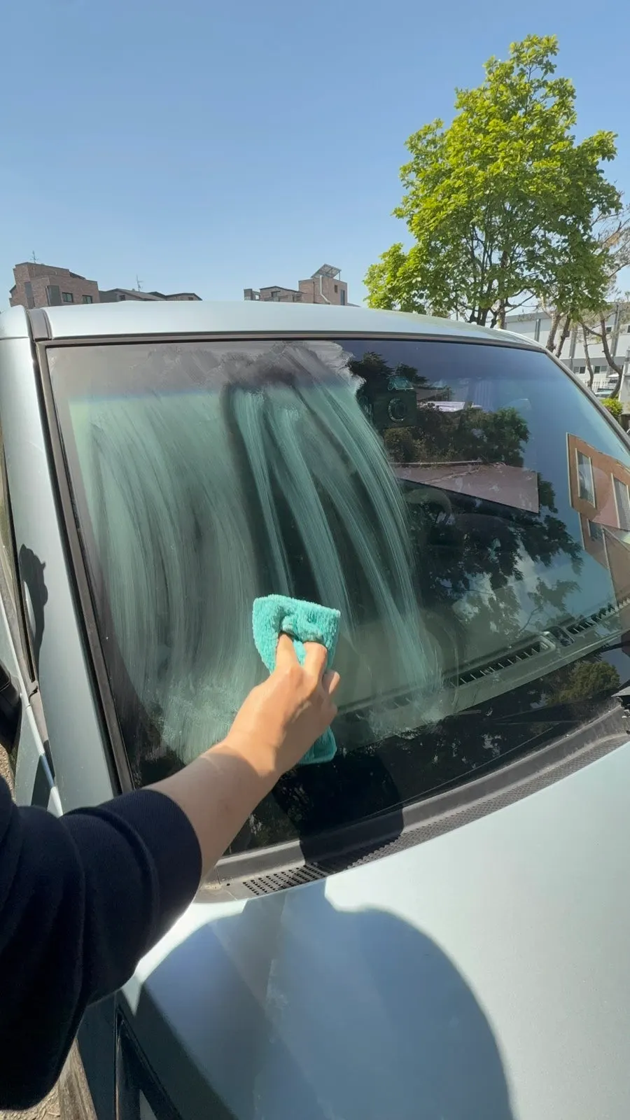Process of caring for car glass with Clean View