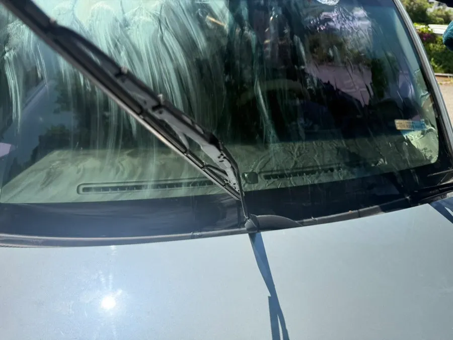 Removing car glass film with the dedicated towel