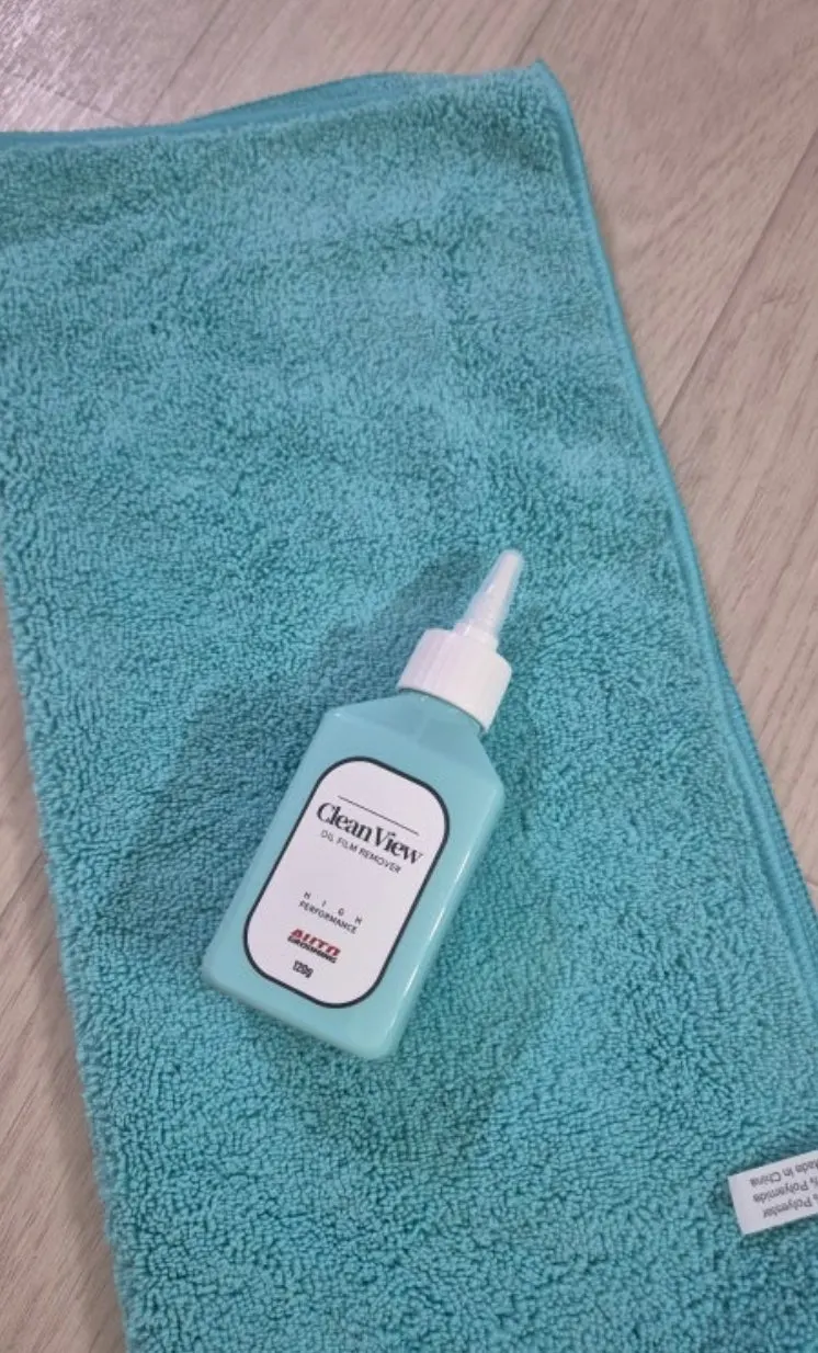Car glass care using Clean View oil film remover