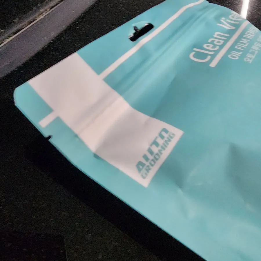Clean View being used for car oil-film care