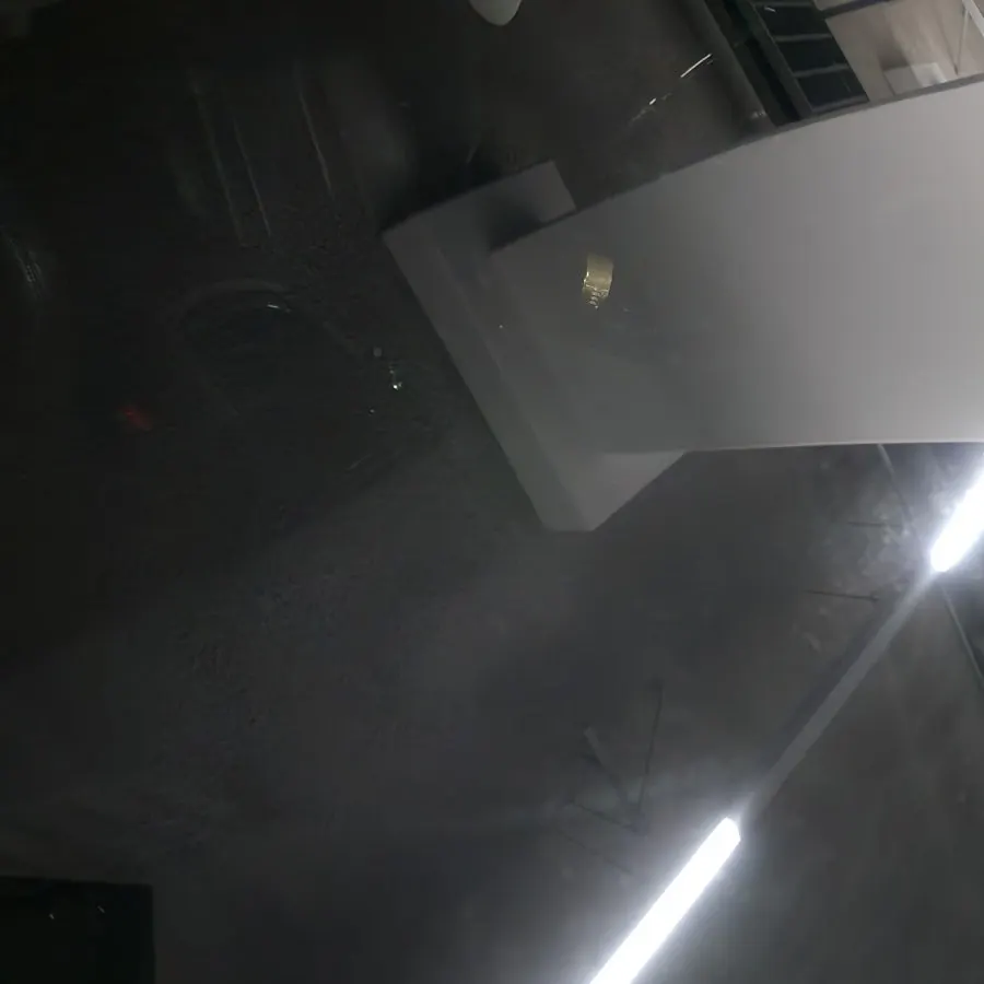 Car glass work with Clean View oil-film remover