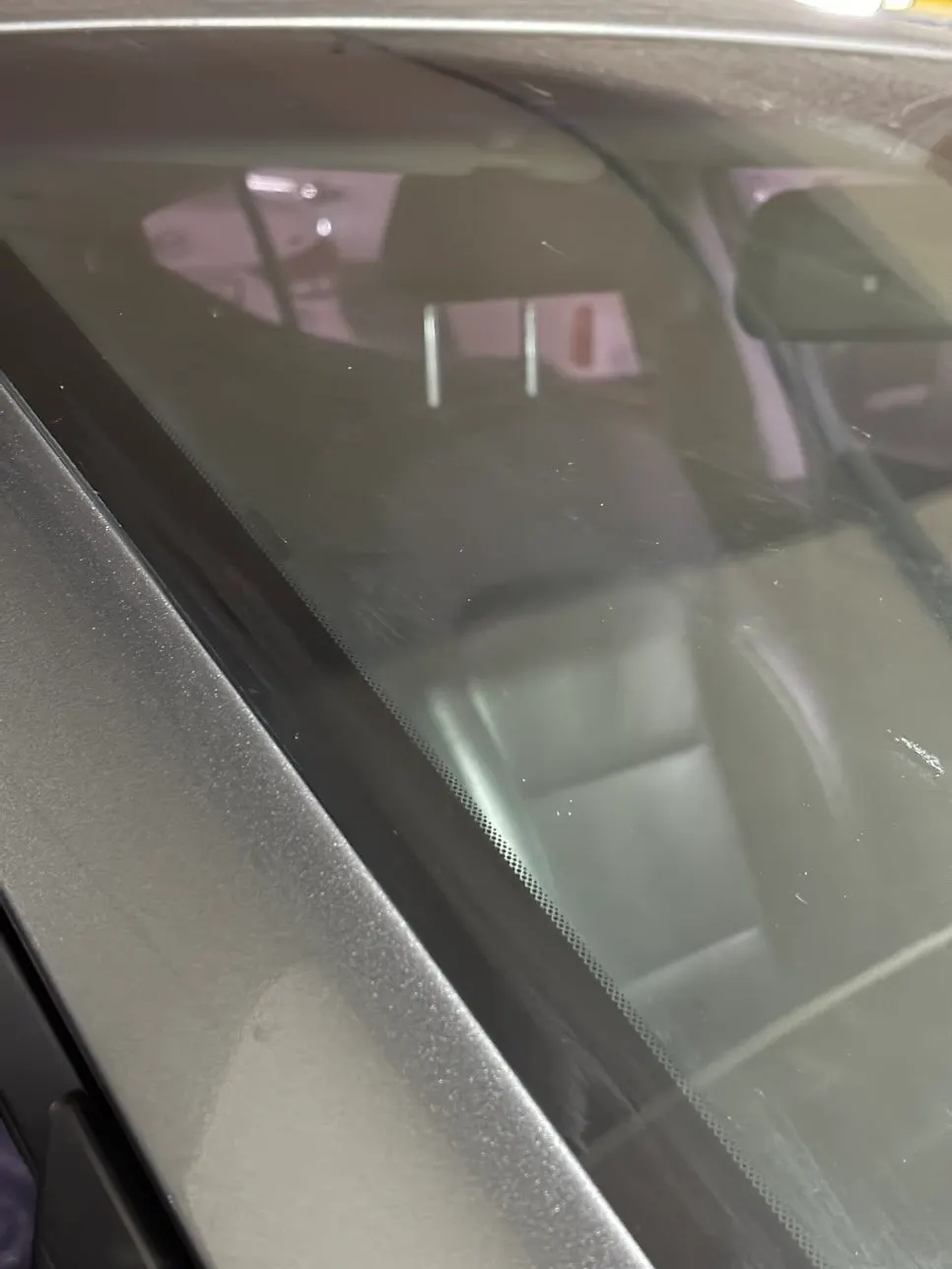 Car glass cleaned with Clean View in reachable areas
