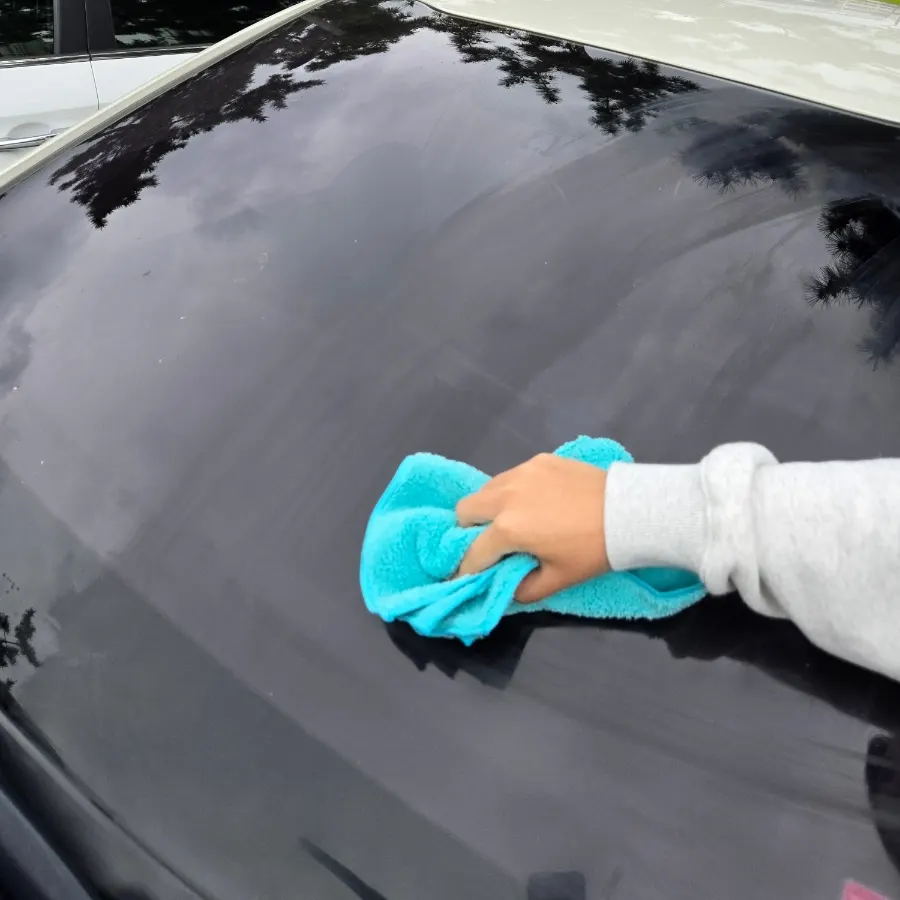 Car glass with its surface prepared for rain-repellent coating