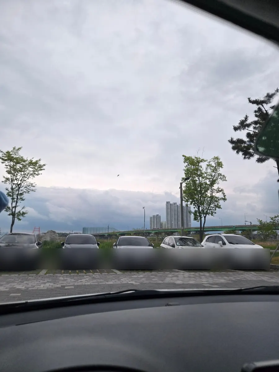 Closing view of the self car-glass oil-film care experience