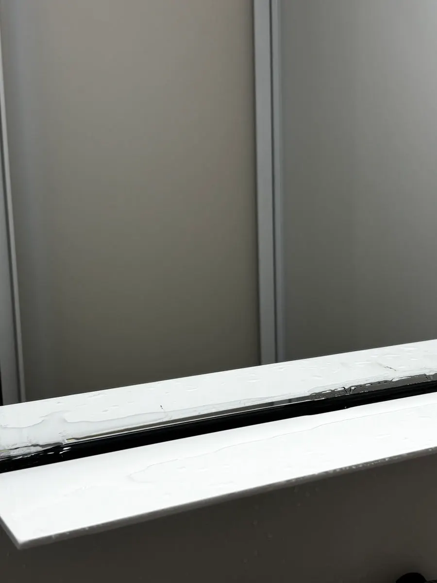 Oil-film remover used for shower-booth and mirror care