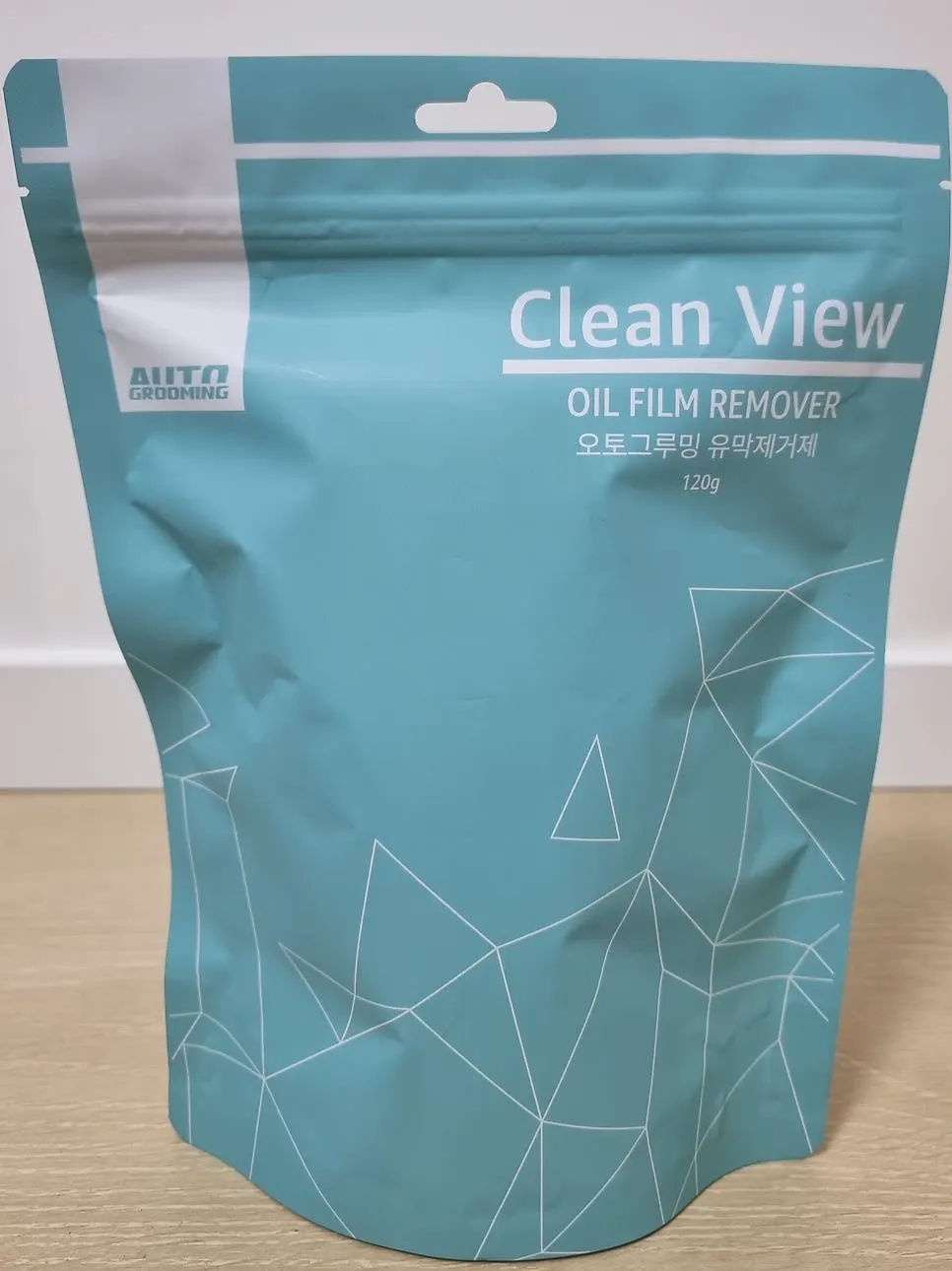 Autogrooming Clean View oil-film remover for self-service car washing