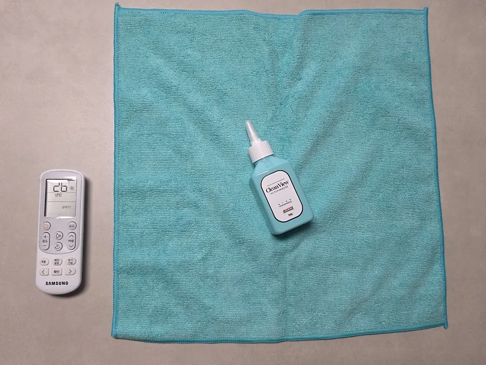 Size of the dedicated towel included with Clean View oil-film remover