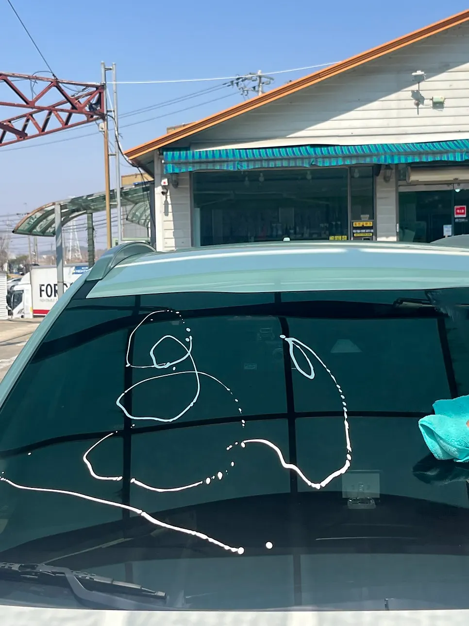 Car windshield inspected before oil film removal