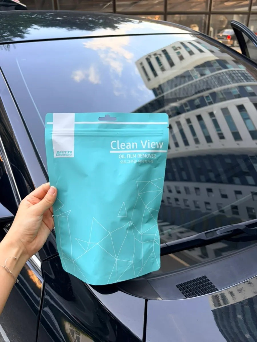AutoGrooming oil-film remover for a self-service car wash