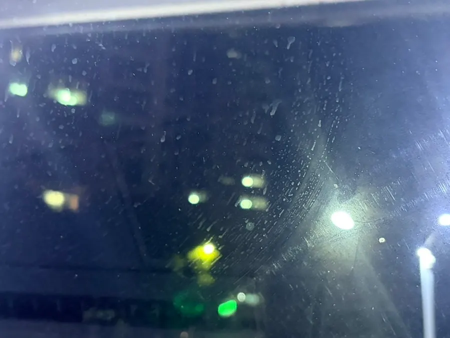 Hazy windshield before oil-film removal