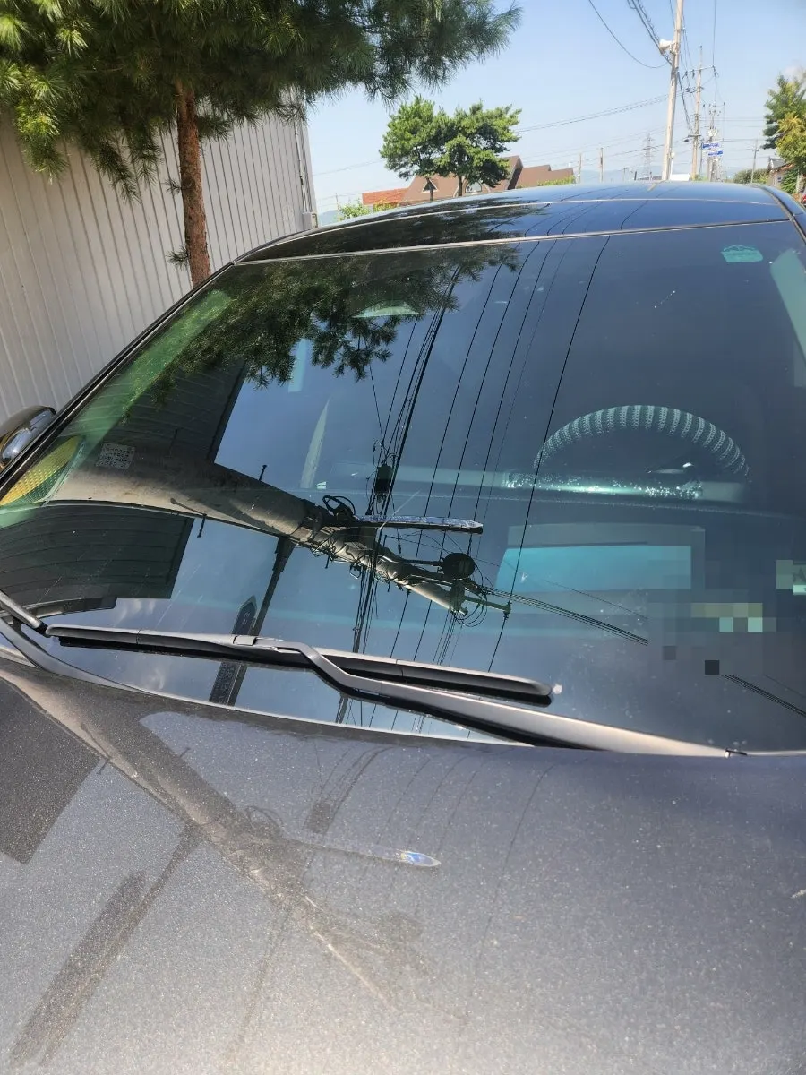Car windshield before oil-film removal