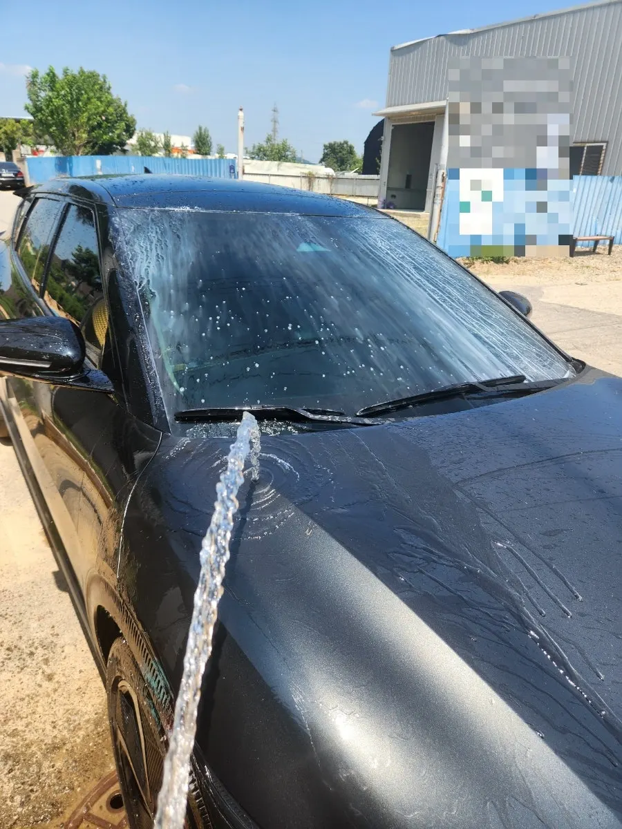 Car windshield during oil-film removal