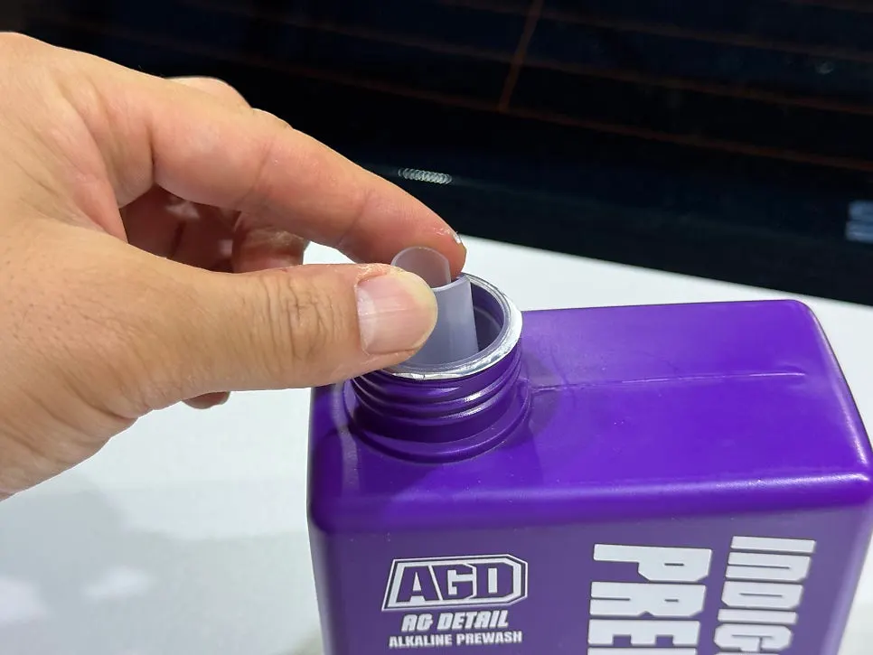 Indigo Core bottle and the included lid