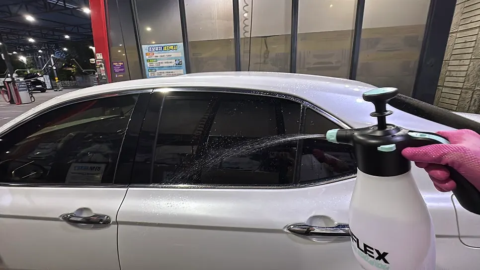 Spraying pre-wash over the whole vehicle