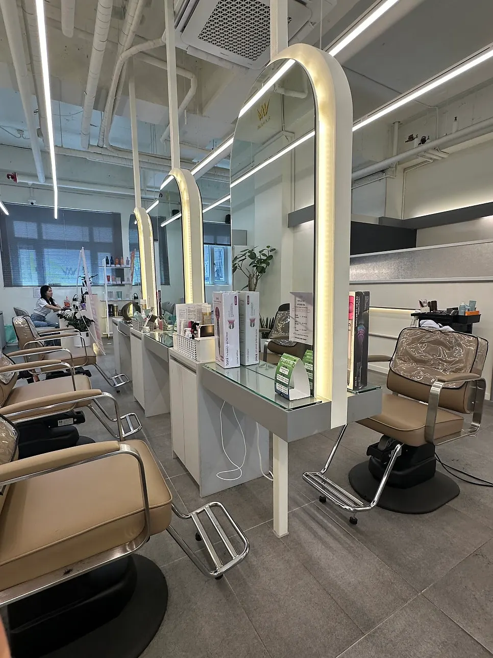 Lockers and interior space at Ava Hair Dongtan Yeongcheon