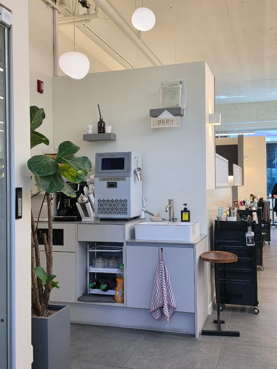 Inside Ava Hair Dongtan Yeongcheon at opening time
