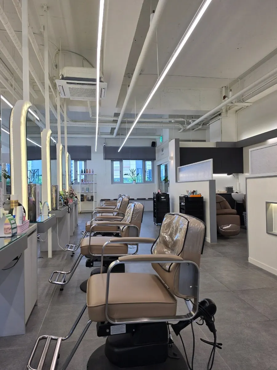 Mirror and styling area at Ava Hair Dongtan Yeongcheon