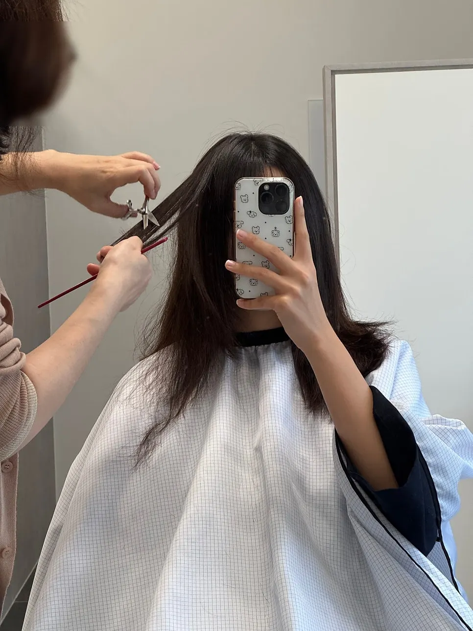 Lighter hair silhouette after the cut