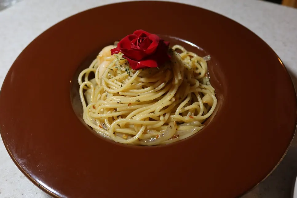 The spicy rose garlic oil pasta