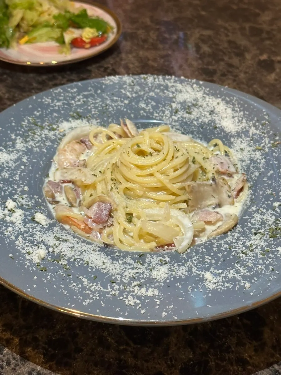 Cream pasta with shrimp and bacon