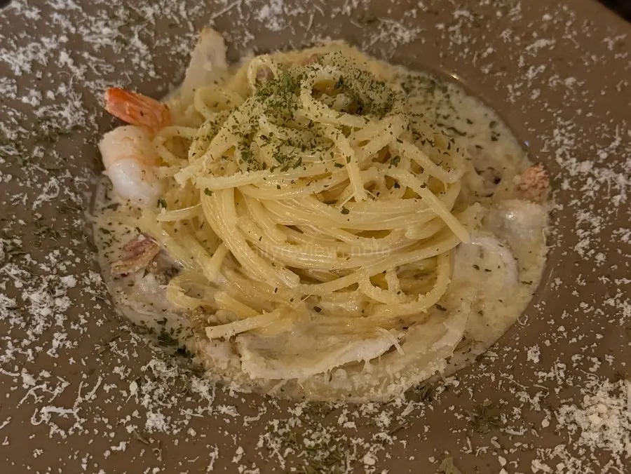 A plate of cream-sauce White Rose Pasta