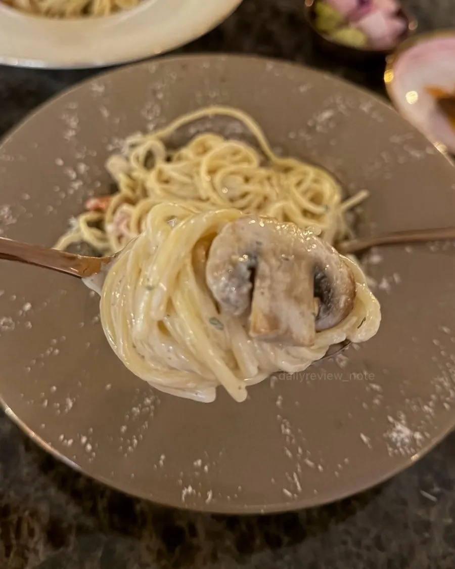 Noodles of White Rose Pasta soaked in cream sauce