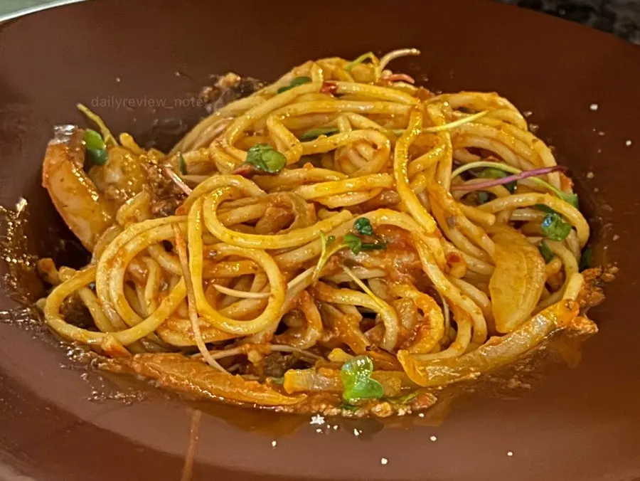 Noodles blended with tomato sauce