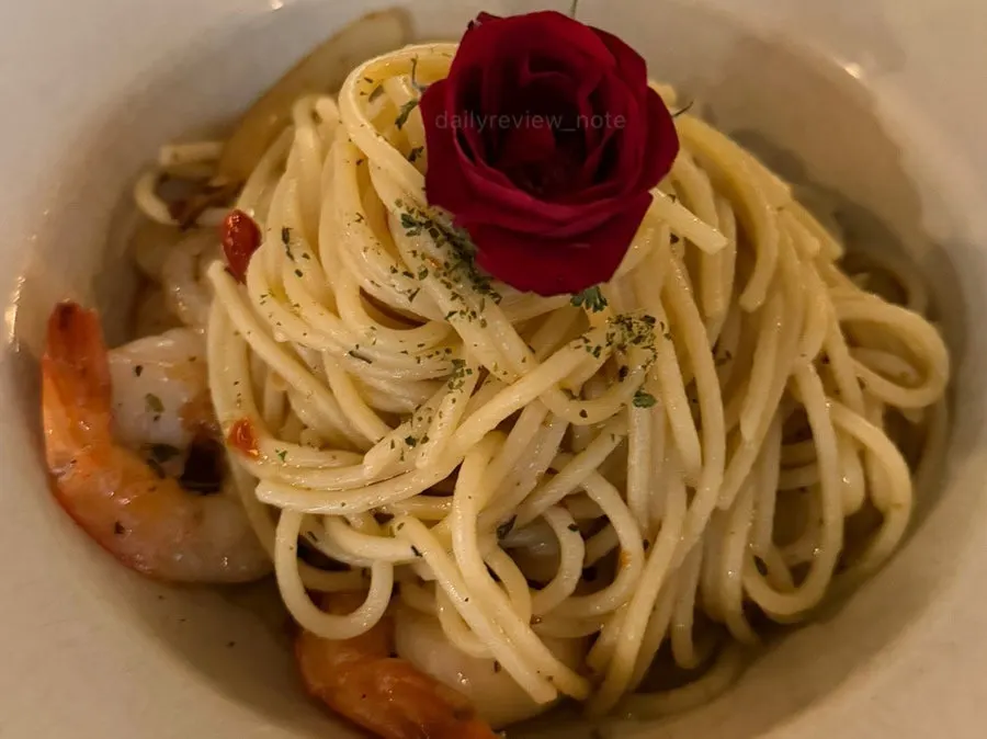 A plate of oil-based Rose Aglio e Olio