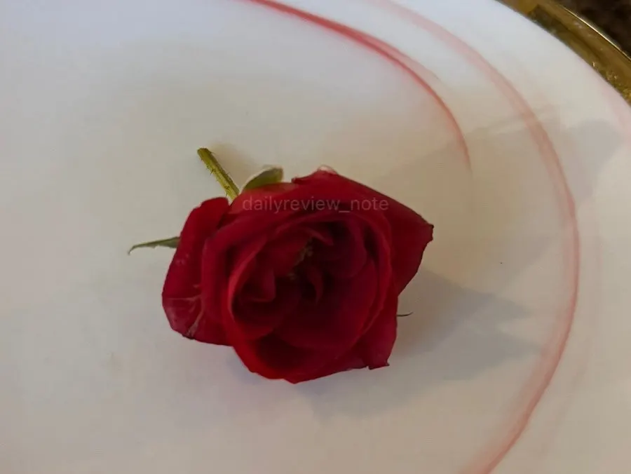 Rose Aglio e Olio topped with an edible flower