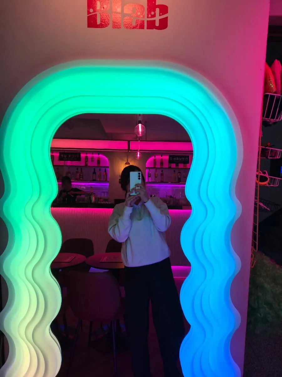 Visit-proof selfie taken at the cocktail bar