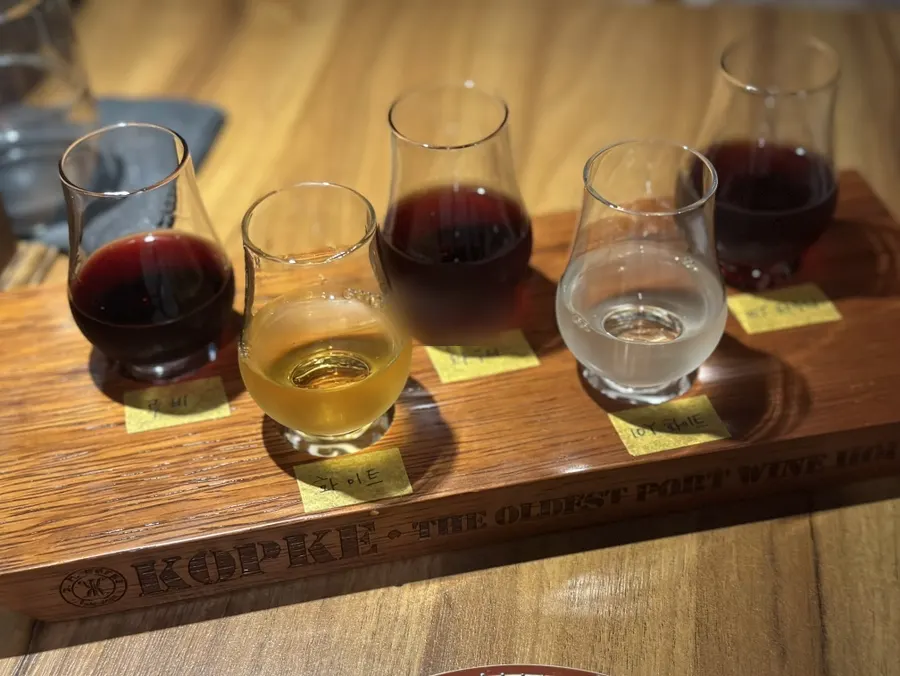 Five glasses of the port wine sampler at B421